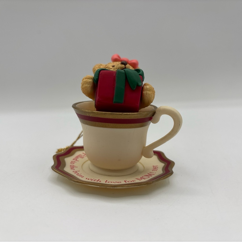 American Greetings Corp 1997 Mother‎ Ornament Bear in Teacup Collectible